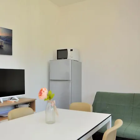 Apartament Modern Flat With Terrace For 4 Guests - Beahost *