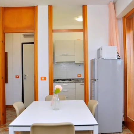 Appartement Modern Flat With Terrace For Five Guests-Beahost Bibione