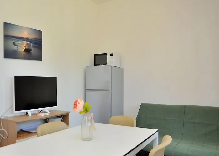 Modern Flat With Terrace For 5 Guests - Beahost Bibione