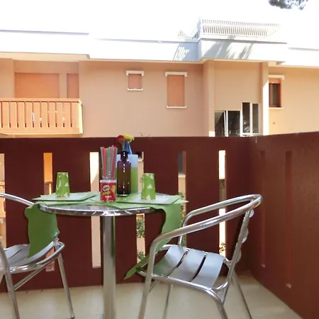 Modern Flat With Terrace For Five Guests-beahost Appartement *