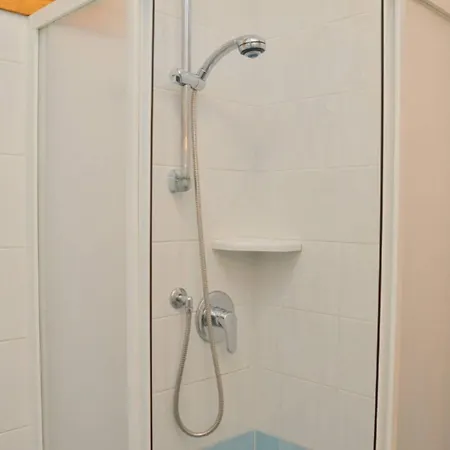 Modern Flat With Terrace For 5 Guests - Beahost *